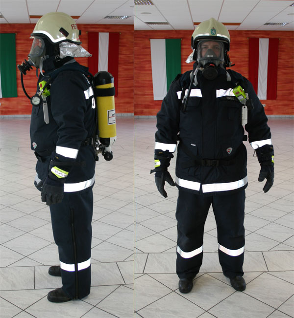 Atemschutzgeräteträger in Schutzausrüstung mit Atemschutzgerät