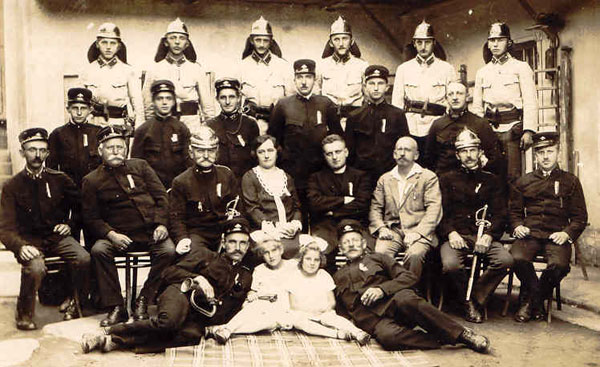 Hauptmann Anton Haring mit seiner Gruppe